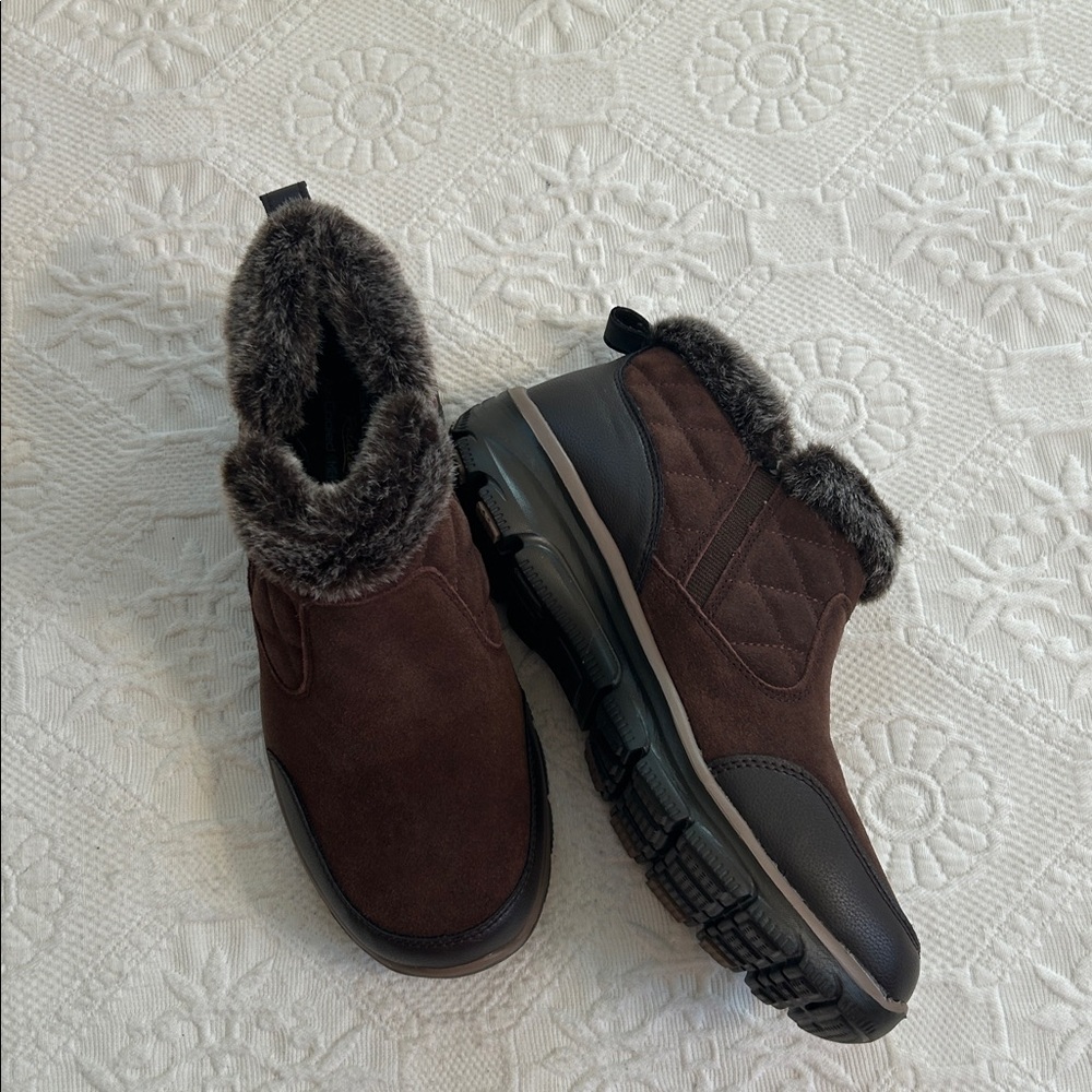Sketcher Relaxed Fit air cooled Memory foam brown bootie 9M NWOT